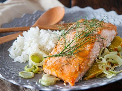 ít cơm trắng và cá hồi giúp thực đơn giảm cân ngon miệng hơn