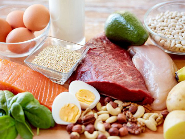 Chế độ ăn giảm mỡ bụng gồm thực phẩm chứa protein và chất béo lành mạnh