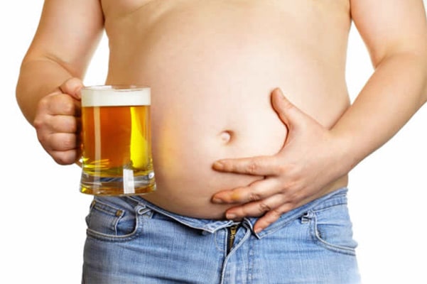 Uống nhiều bia rượu là một nguyên nhân gây nên mỡ bụng