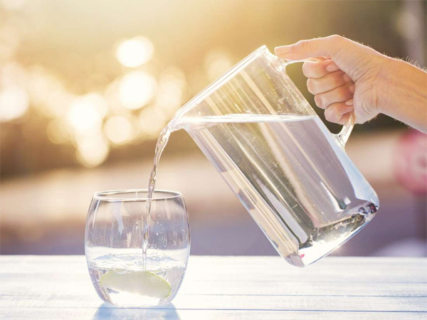 Uống đủ nước giúp cơ thể giảm cân hiệu quả