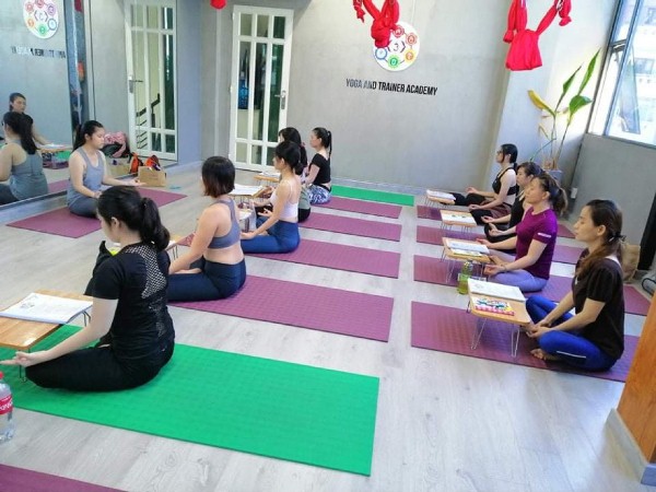 Yoga and Trainer Academy - phòng tập yoga quận 3 có không gian tập luyện rộng rãi
