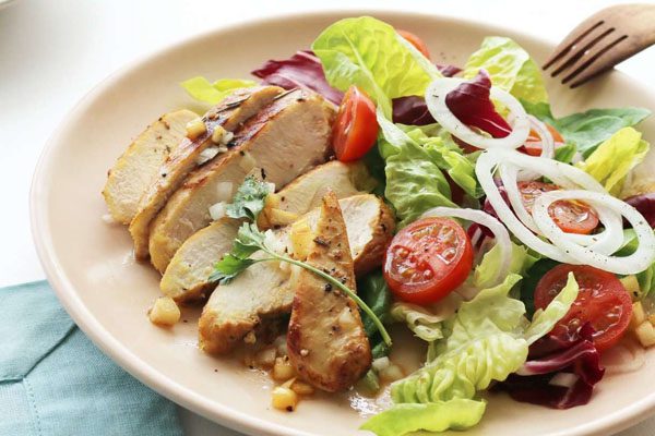 Salad gà luộc giúp giảm cân hiệu quả