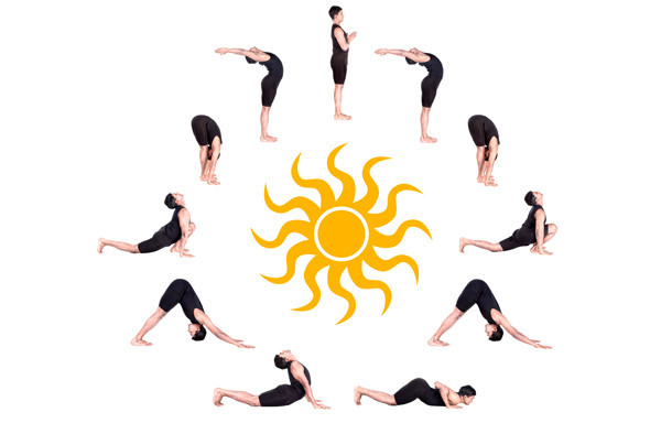 Yoga giảm mỡ bụng với bộ tư thế chào mặt trời giúp toàn thân được vận động 