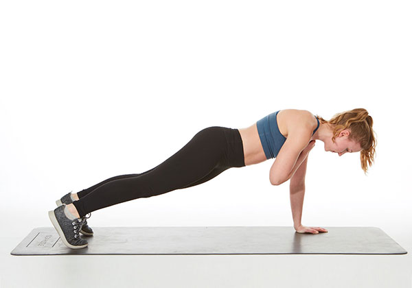 Shoulder Tap Plank - bài tập thể dục giảm cân ngay trong nhà