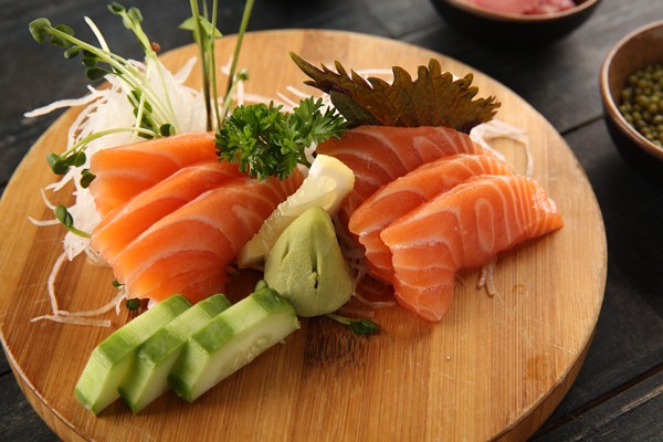 Sashimi cá hồi - món ngon nhiều dưỡng chất