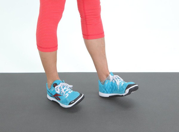 Để giảm mỡ bụng, hãy tập đi bộ bằng gót chân