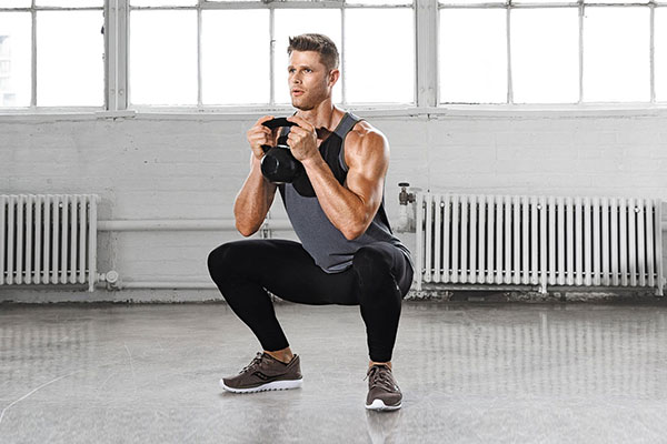 Tập squat nam mang lại nhiều lợi ích cho cơ thể, đặc biệt là tăng cường cơ bắp và cải thiện sức mạnh
