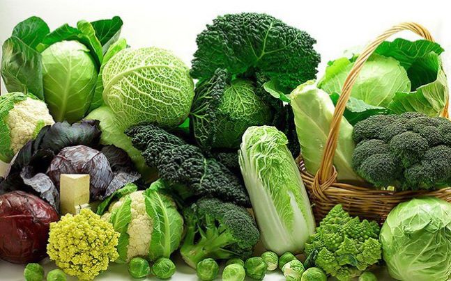 Trong rau xanh có chứa lượng lớn các chất xơ, nước và cả vitamin