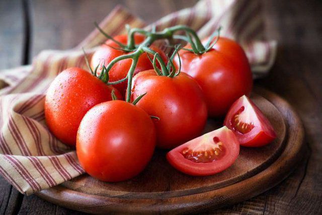 Cà chua là thực phẩm bạn nên bổ sung ngay vào thực đơn ăn gì không béo