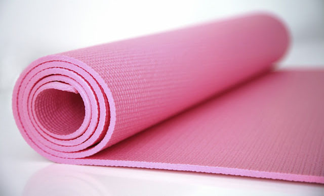 Thảm yoga còn giúp giữ ấm cho cơ thể