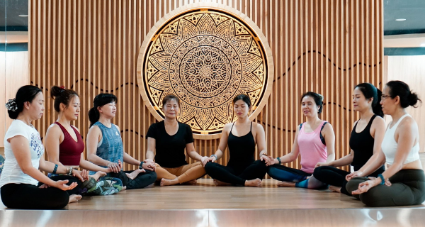 Phòng tập yoga Seven Fitness & Yoga tại Tân Phú thu hút nhiều người tham gia 