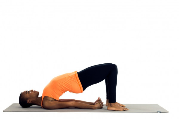 4 tư thế Yoga tuyệt vời giúp giải độc và làm mới cơ thể chuẩn bị cho mùa hè năng động