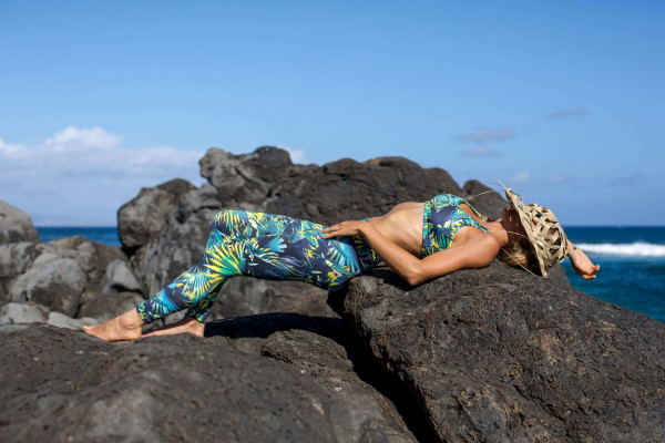 10 tư thế Yoga đẹp mắt bỏ túi khi đi du lịch