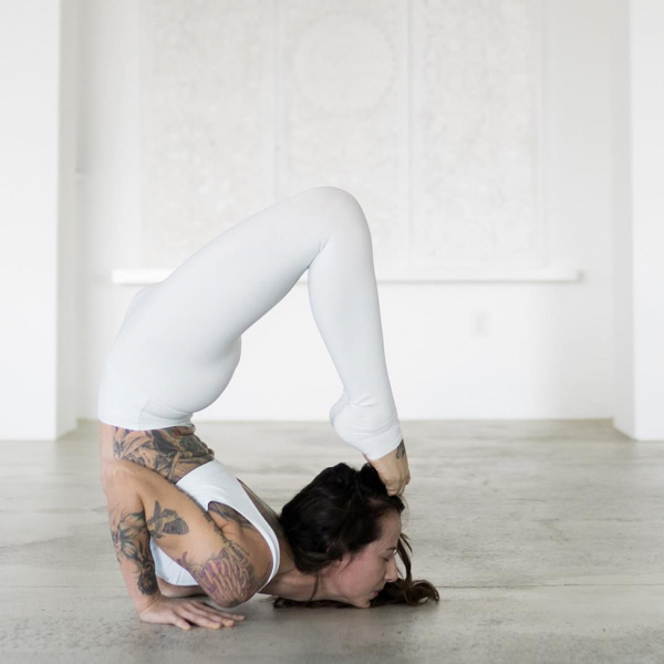 11 hình ảnh tư thế Yoga cực khó được thể hiện chuẩn không cần chỉnh