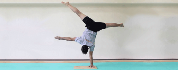 11 hình ảnh tư thế Yoga cực khó được thể hiện chuẩn không cần chỉnh