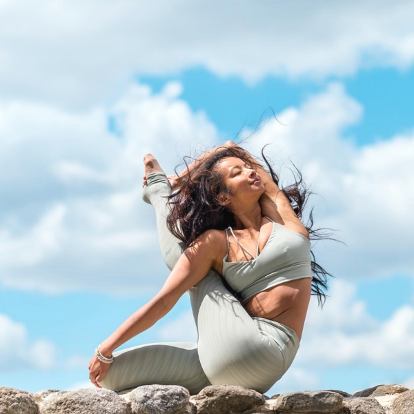 3 tài khoản instagram của những tín đồ Yoga kiêm "phượt thủ" nổi tiếng thế giới