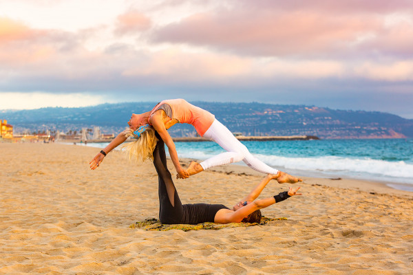 Tổng hợp những hình ảnh luyện tập Yoga đẹp mắt bên bờ biển