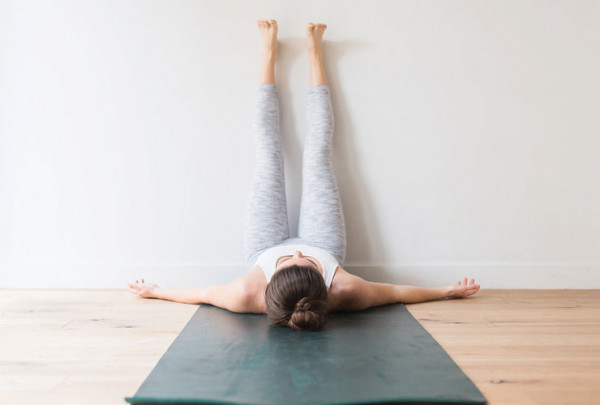 4 tư thế Yoga tuyệt vời giúp giải độc và làm mới cơ thể chuẩn bị cho mùa hè năng động