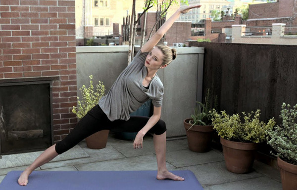 8 chia sẻ thú vị của các ngôi sao nổi tiếng về đam mê luyện tập Yoga