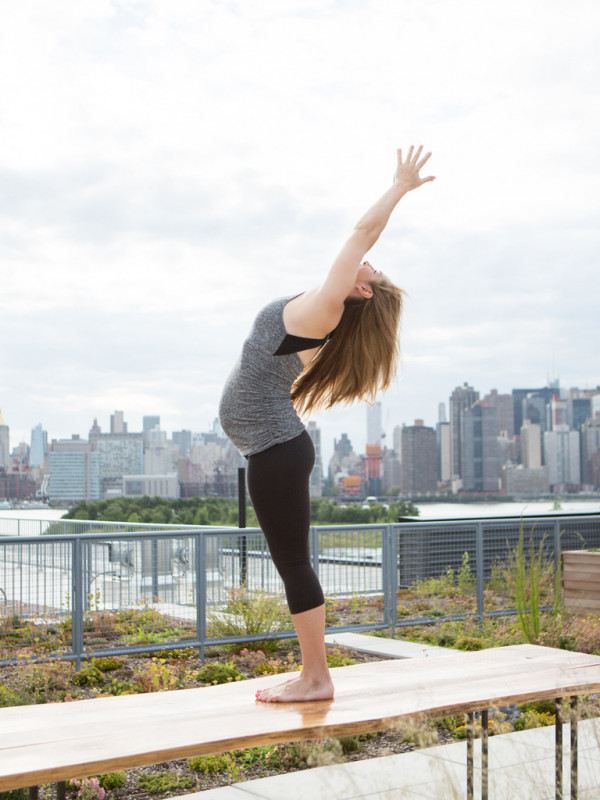 8 tư thế Yoga giúp phụ nữ mang thai thư giãn và dẻo dai hơn