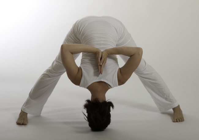 3 tư thế yoga giúp vượt qua Thứ Hai uể oải cho dân văn phòng