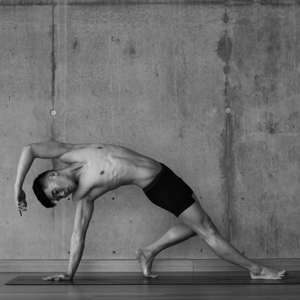 Tổng hợp những hình ảnh luyện tập Yoga đáng ngưỡng mộ của các nam Yogi