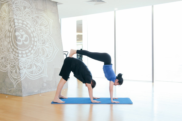 Vợ chồng Đình Lâm Yến Như: Yoga là sợi dây gắn kết tình cảm gia đình