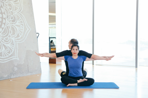 Vợ chồng Đình Lâm Yến Như: Yoga là sợi dây gắn kết tình cảm gia đình