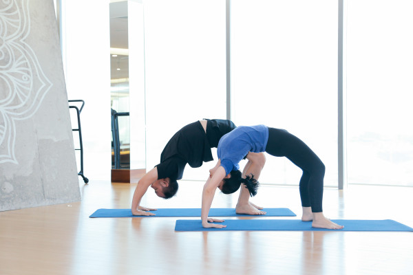 Vợ chồng Đình Lâm Yến Như: Yoga là sợi dây gắn kết tình cảm gia đình