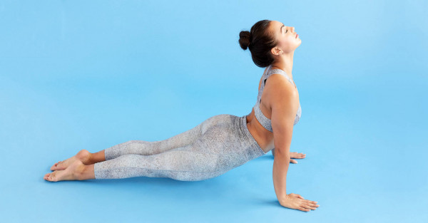 Khởi động 3 bài tập Yoga này trước khi vào tư thế Cánh Cung (Bow Pose)