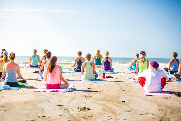 Các hoạt động của một Yoga Beach Retreat bạn cần biết