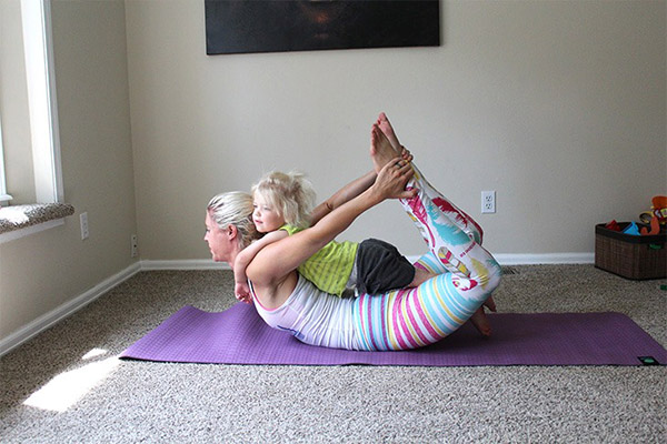 6 tư thế Yoga đơn giản dành cho mẹ và bé