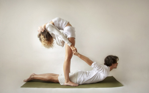 Bài tập Yoga cặp đôi cho bạn và người yêu thêm gắn bó