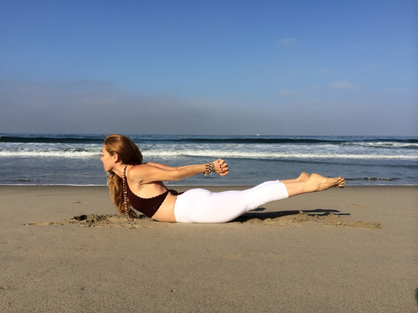 10 động tác Yoga giảm đau lưng hiệu quả cho dân văn phòng