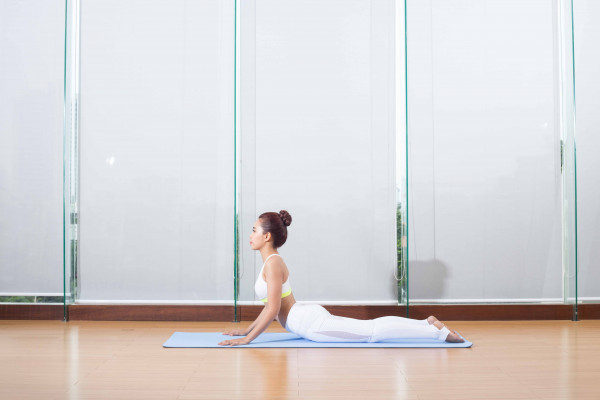 10 động tác Yoga giảm đau lưng hiệu quả cho dân văn phòng
