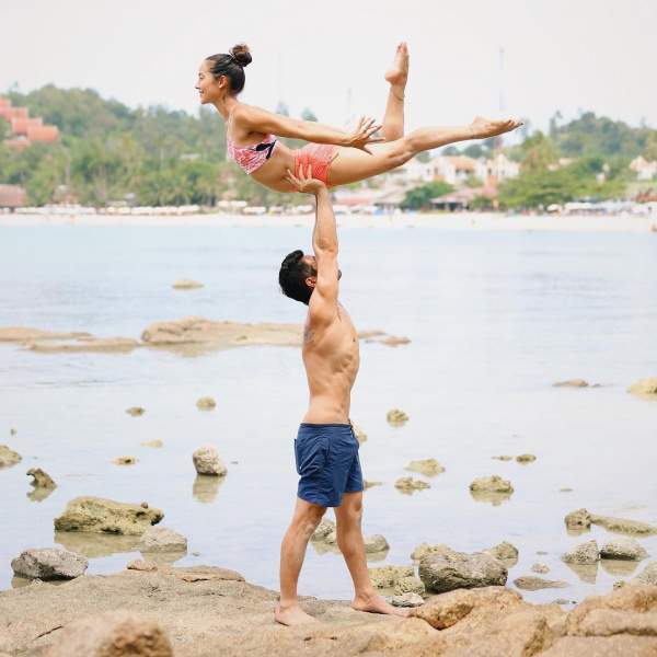 Yoga kết nối tình yêu đôi lứa