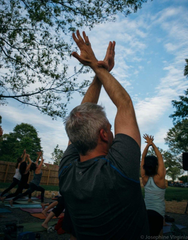 12 hình ảnh Yoga cộng đồng đầy cảm hứng