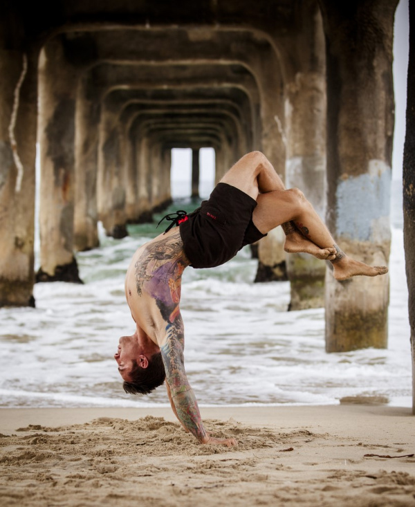 Khoe vẻ nam tính cùng 10 tư thế Yoga dành cho phái mạnh