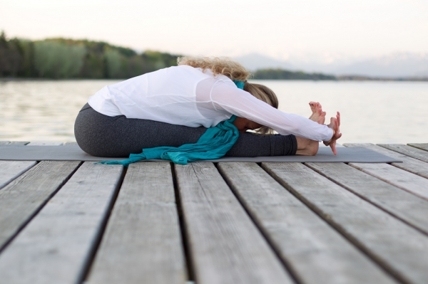 6 bước thuần thục tư thế Yoga gập mình