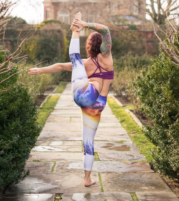 10 video tập Yoga thể hiện sức mạnh của sự dẻo dai bổ ích bạn nên bỏ túi